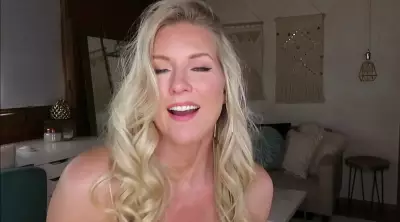 Kat Wonders Galactic April 2020